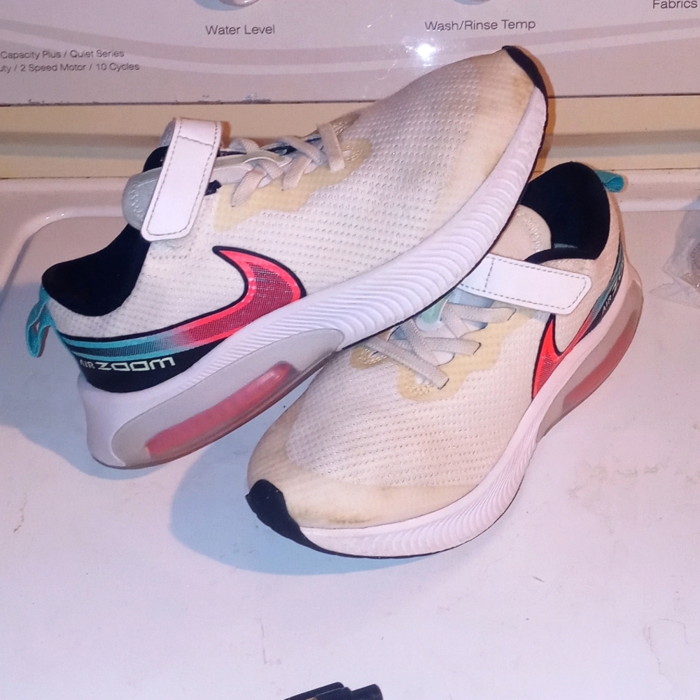 Nike air zoom sz 3Y running shoes